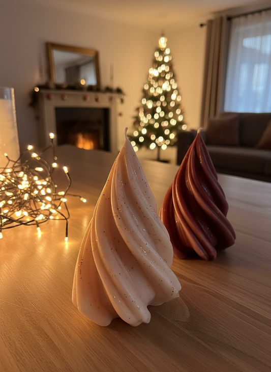 Swirl Tree Candle - Χριστουγεννιάτικο Κερί Δέντρο Swirl – Χειροποίητο Κερί Σόγιας με Λάμψη - Size M